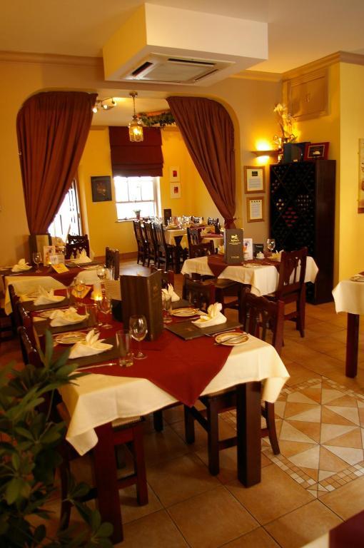 Befani'S Mediterranean Restaurant & Townhouse Clonmel Esterno foto